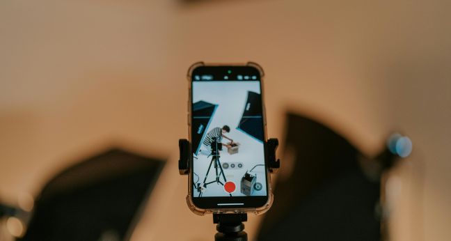 Media sosial sebagai media marketing Etalase Toko Gratis 24 Jam Tanpa Sewa Tempat