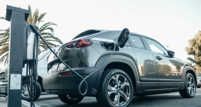 Asuransi Mobil Listrik Memangnya Ada